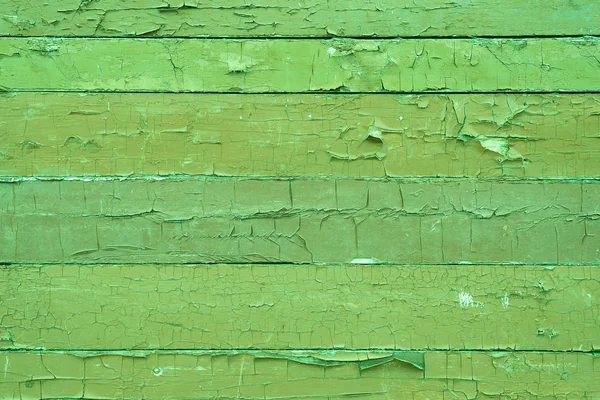 Vecchio shabby, peeling vernice verde brillante su una parete di legno . — Foto Stock