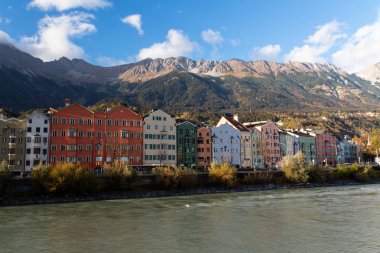 renkli evler river Inn bakan