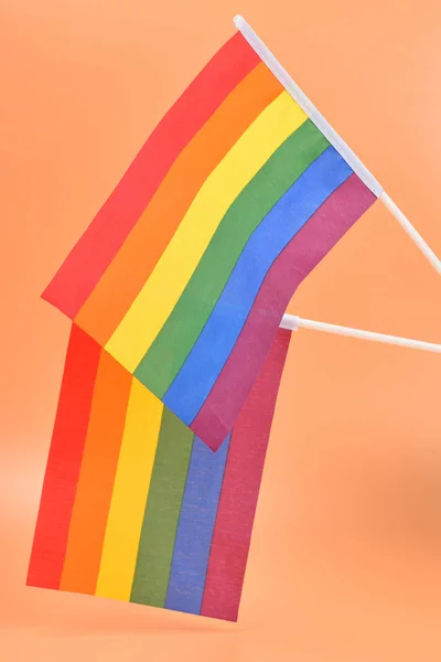 LGBT vlag op oranje achtergrond. Ruimte kopiëren. — Stockfoto