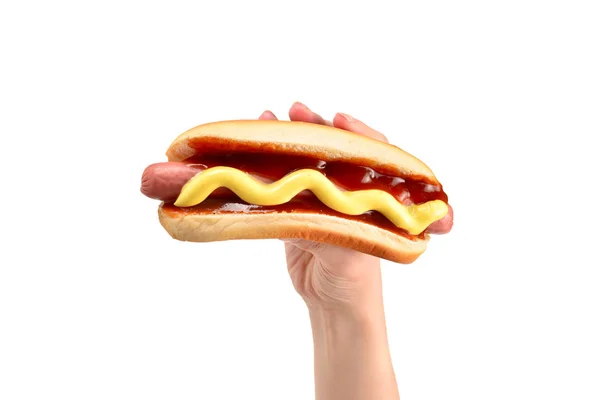 Hot dog en main de femme isolé sur fond blanc. Espace de copie. — Photo