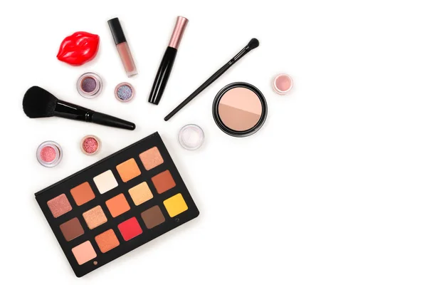 Productos de maquillaje profesional con productos cosméticos de belleza, ojo — Foto de Stock