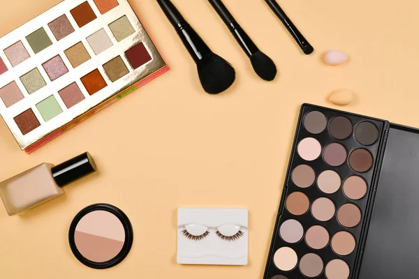 Professionele trendy make-up producten met cosmetica Beauty product — Stockfoto