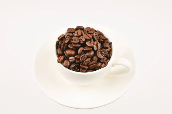 Tasse Kaffee und Kaffeebohnen. — Stockfoto