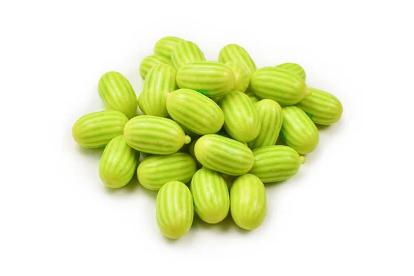 Groen kauwgom geïsoleerd op witte achtergrond. — Stockfoto