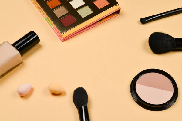 Professionele trendy make-up producten met cosmetica Beauty product — Stockfoto