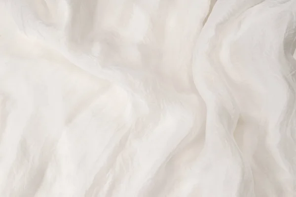 柔らかい滑らかな白い絹の生地の背景。生地の質感. — ストック写真