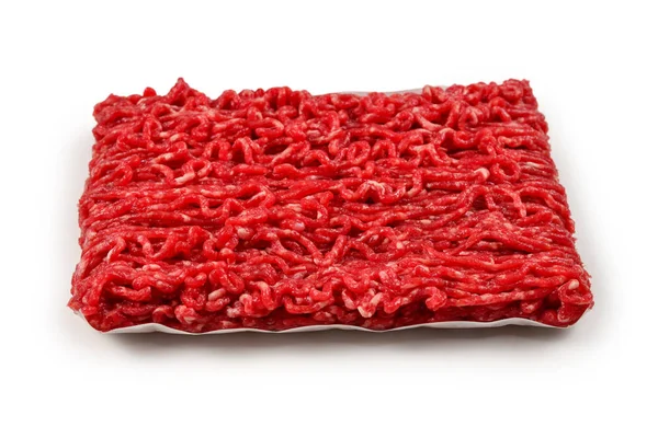 Подрібнене м'ясо ізольоване на білому тлі . — стокове фото