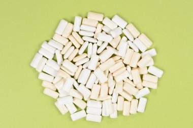 Beyaz sakız. Ciklet.