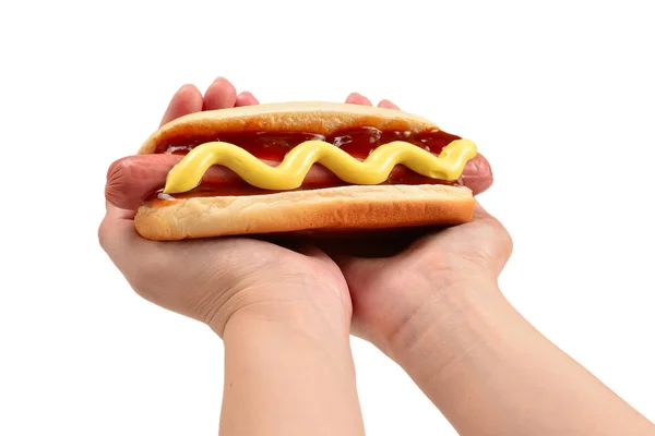 Hot dog en main de femme isolé sur fond blanc. Espace de copie. — Photo