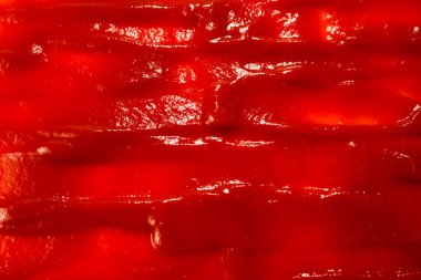 Kırmızı sos arka plan olarak sıçrar.