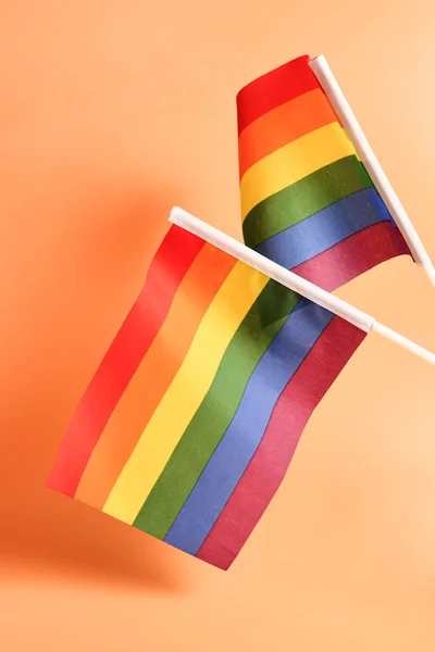 Bandeira LGBT em fundo laranja. Espaço de cópia . — Fotografia de Stock