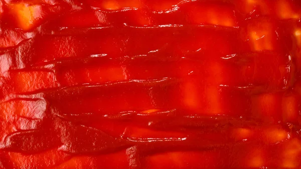 Kırmızı sos arka plan olarak sıçrar.