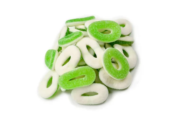 Zelené gumky prsteny jsou izolované na bílém. Pohled shora. Želé — Stock fotografie