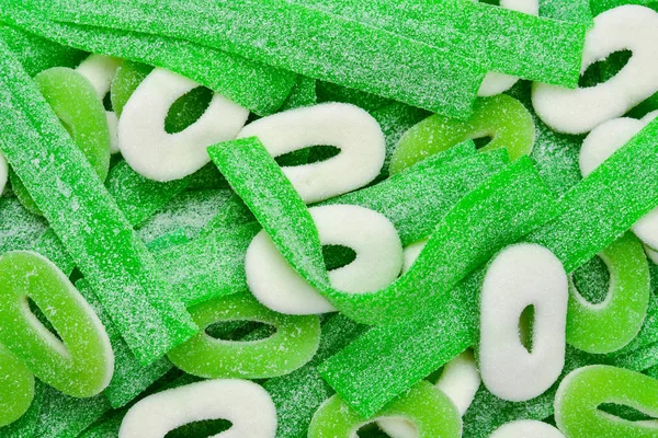 Geassorteerde groene gummy snoepjes achtergrond. Bovenaanzicht. Jelly snoepjes — Stockfoto