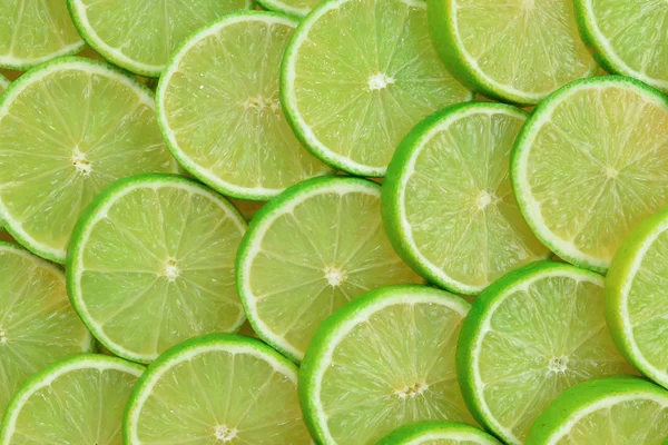 Tranches de lime fraîches comme fond. — Photo