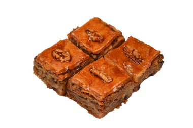 Beyaz arka planda izole edilmiş lezzetli baklava.