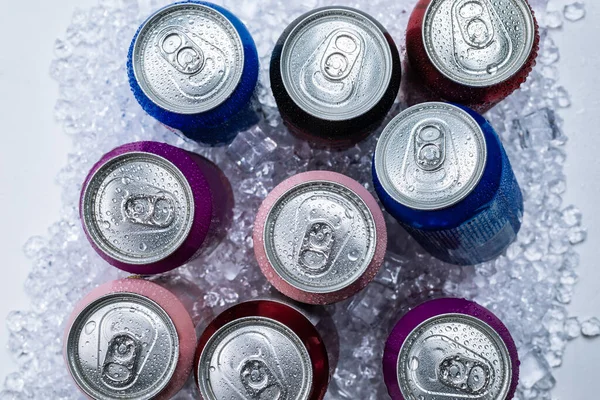 Groep Aluminium Blikjes Ijs Koude Drank Bovenaanzicht — Stockfoto