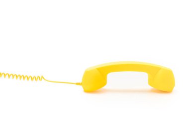 Sarı cep telefonu beyazda izole edilmiş. Boşluğu kopyala.