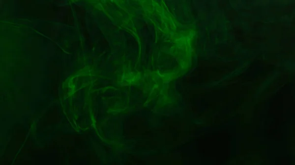 黒い背景に緑の蒸気 スペースのコピー — ストック写真