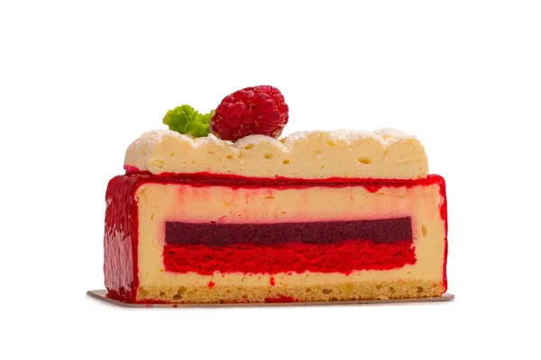 Gâteau Aux Framboises Isolé Sur Fond Blanc — Photo