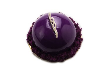 Beyaz arka planda izole edilmiş lezzetli puding. Boşluğu kopyala.