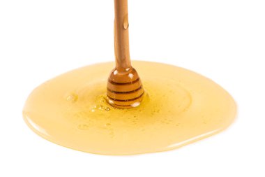 Beyaz arka planda ballı Dipper. Metin veya tasarım için boşluk. 