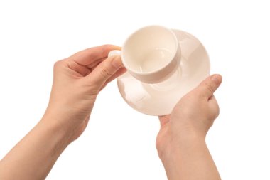 Beyaz arka planda el yapımı boş kahve fincanı..