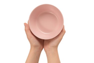 Beyaz arka planda izole edilmiş pembe tabak kadının ellerinde..