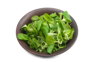 Beyaz arka planda izole edilmiş seramik kahverengi kasede püre salatası.. 