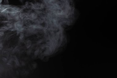 Siyah arka planda beyaz buhar. Boşluğu kopyala.