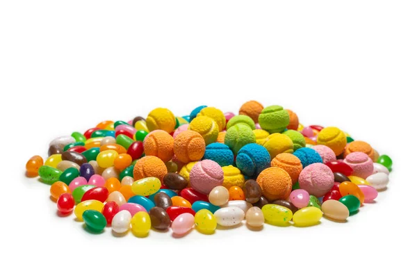 对糖果进行了分类 果冻糖分在白色上 复制空间 — 图库照片