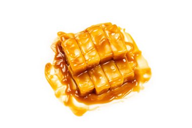 Beyaz arka planda izole edilmiş lezzetli karamel şekerler. Boşluğu kopyala.