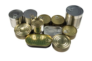 Beyaz arka planda izole edilmiş teneke kutuların karışımı. Boşluğu kopyala.