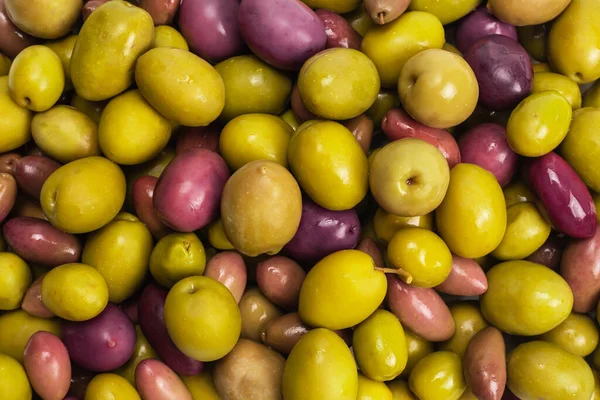 Lezzetli zeytin arkaplanı. Üst görünüm. 