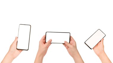 Beyaz arka planda izole edilmiş kadınlarda akıllı telefon. Beyaz perde. Boşluğu kopyala.