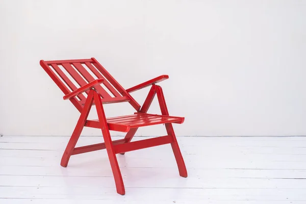 Sedia Legno Rosso Sfondo Bianco — Foto Stock