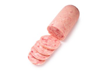 Kaynamış sosis beyaz arka planda izole edilmiş. Dilimler. 