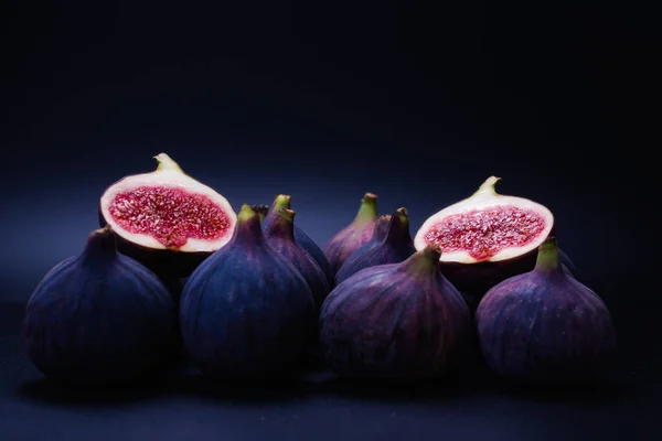 Fichi Saporiti Sfondo Nero Vista Dall Alto Fette — Foto Stock