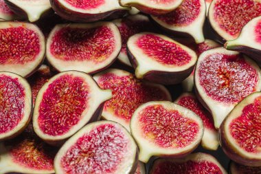 Lezzetli incir arka planı. Üst Manzara. Dilimler.  