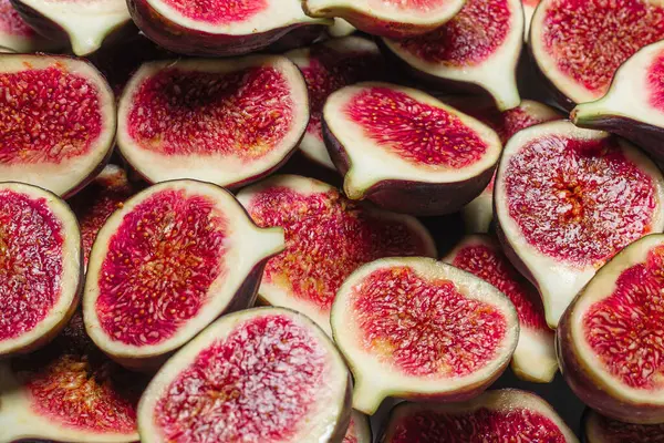 Lezzetli incir arka planı. Üst Manzara. Dilimler.  