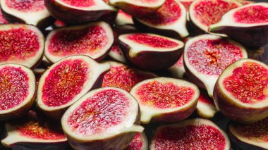 Lezzetli incir arka planı. Üst Manzara. Dilimler.  