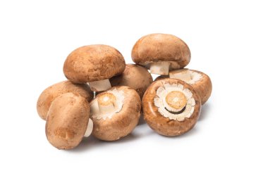Beyaz arka planda izole edilmiş lezzetli mantar..