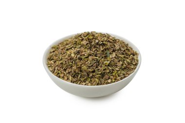 Beyaz arka planda izole edilmiş bir kâsede Oregano.. 