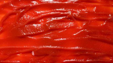 Kırmızı sos arka plan olarak sıçrar.