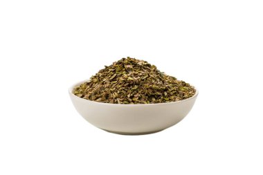 Beyaz arka planda izole edilmiş bir kâsede Oregano.. 