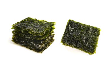 Norveç yosunları beyazlar üzerinde yalıtılmış. 