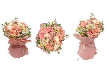 Pembe ambalaj kağıdında yumuşak pembe çiçekler.. 