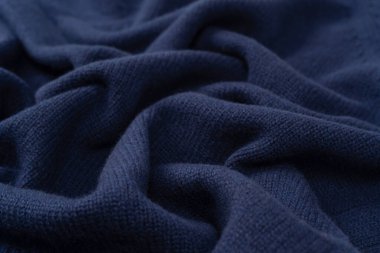 Arka plan olarak lacivert merino yün süveter dokusu. Üst görünüm. 