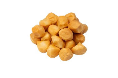 Beyaz bir arka planda izole edilmiş peynir parçaları.. 