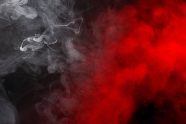 Siyah arka planda beyaz buhar. Boşluğu kopyala.